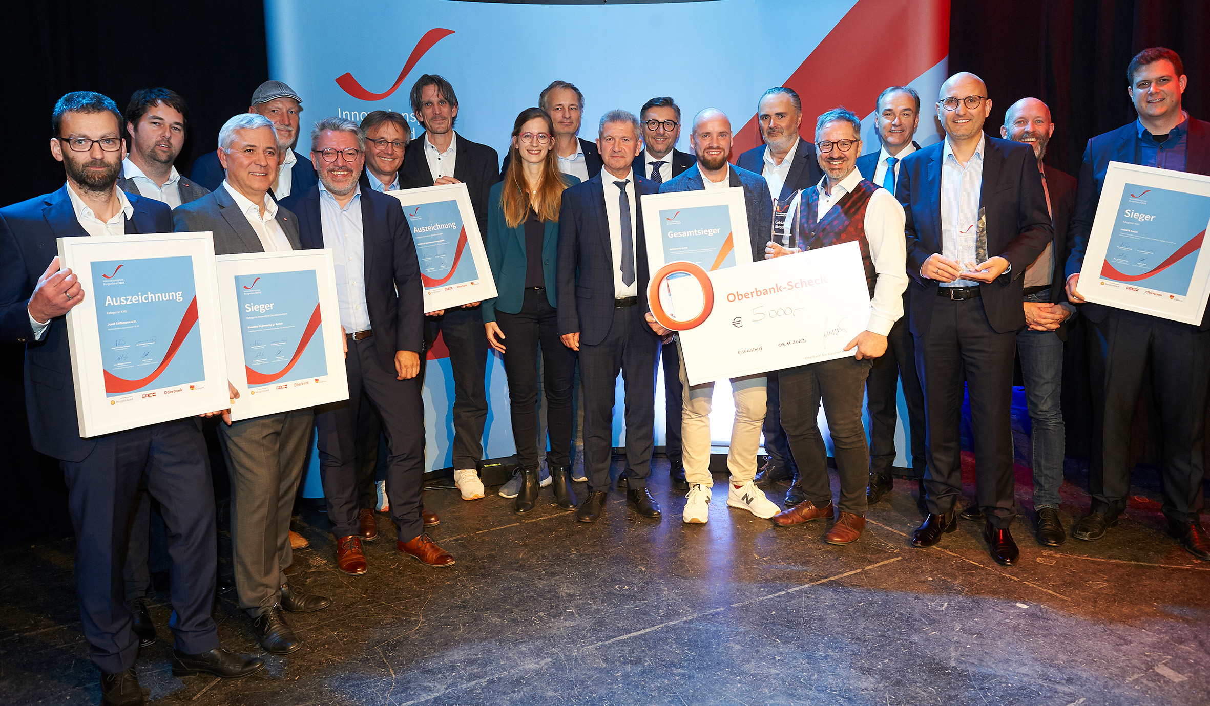 Alle Preisträger gemeinsam mit Landeshauptmann Mag. Hans Peter Doskozil, Landesrat Dr. Leonhard Schneemann, Mag. Michael Gerbavsits (Geschäftsführer Wirtschaftsagentur Burgenland GmbH), Dr. Harald Schermann (Direktor Wirtschaftskammer Burgenland), Bernhard Gollubits (Leiter der Oberbank Eisenstadt)