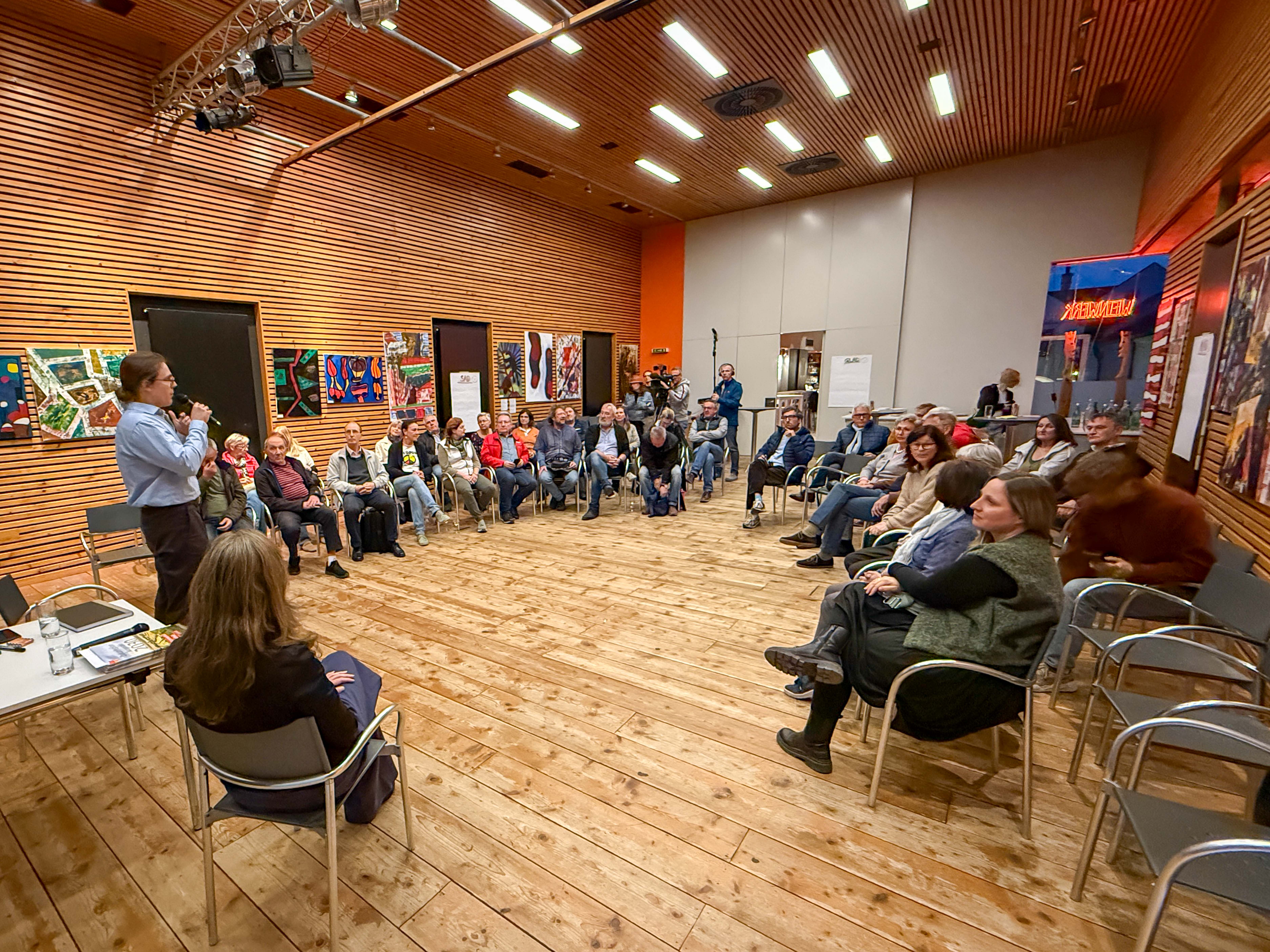 Großes Interesse beim Auftakt der “Anja antwortet!”-Dialogtour in Neusiedl am See
