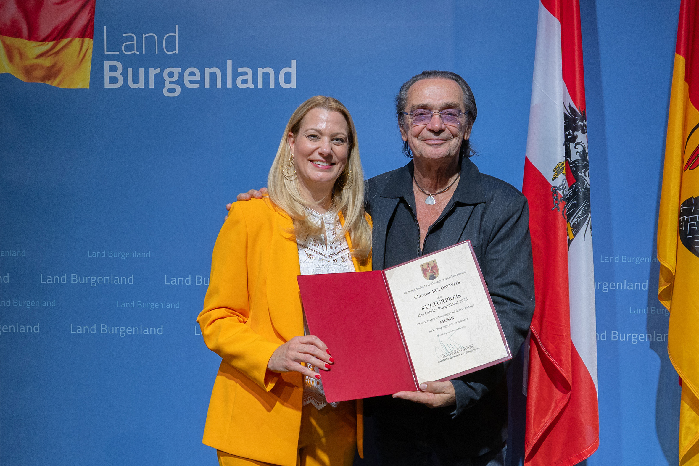 Landesrätin Mag.a (FH) Daniela Winkler gratulierte Christian Kolonovits zum Kulturpreis des Landes Burgenland in der Sparte „Musik“