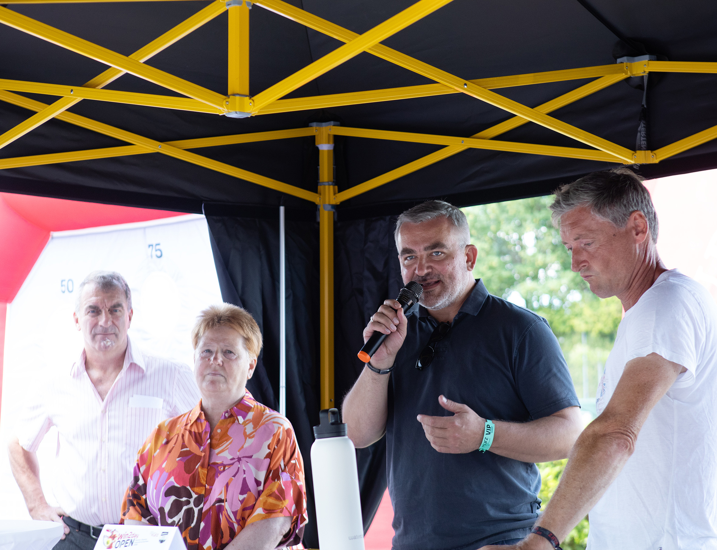 Sportlandesrat Heinrich Dorner bei der Pressekonferenz im Zuge der Tennis-Staatsmeisterschaften 2026 in Oberpullendorf.