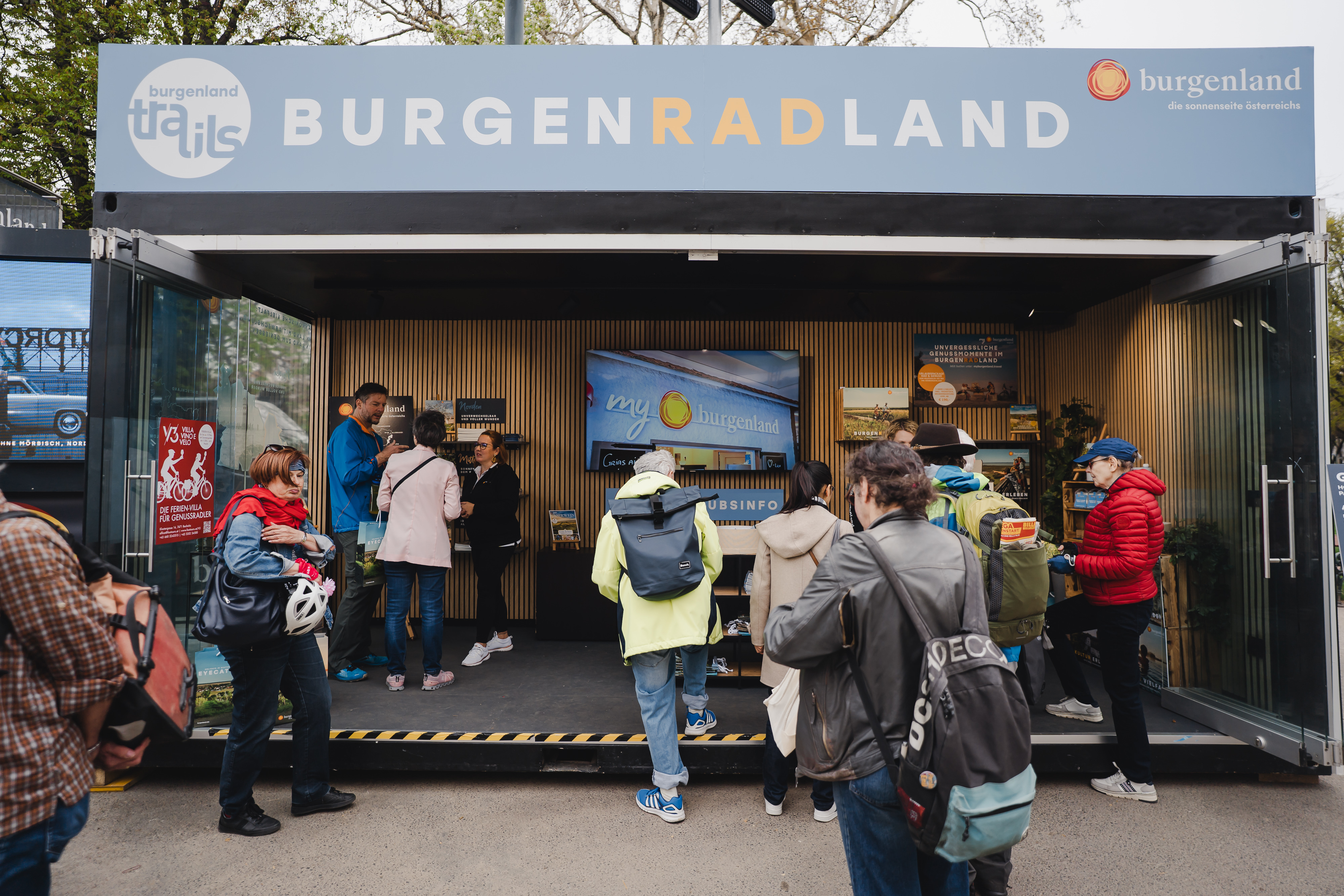 Das Burgenland lädt beim Bike Festival am Wiener Rathausplatz mit Radinfos, Genuss und Urlaubsangeboten zum Entdecken ein.